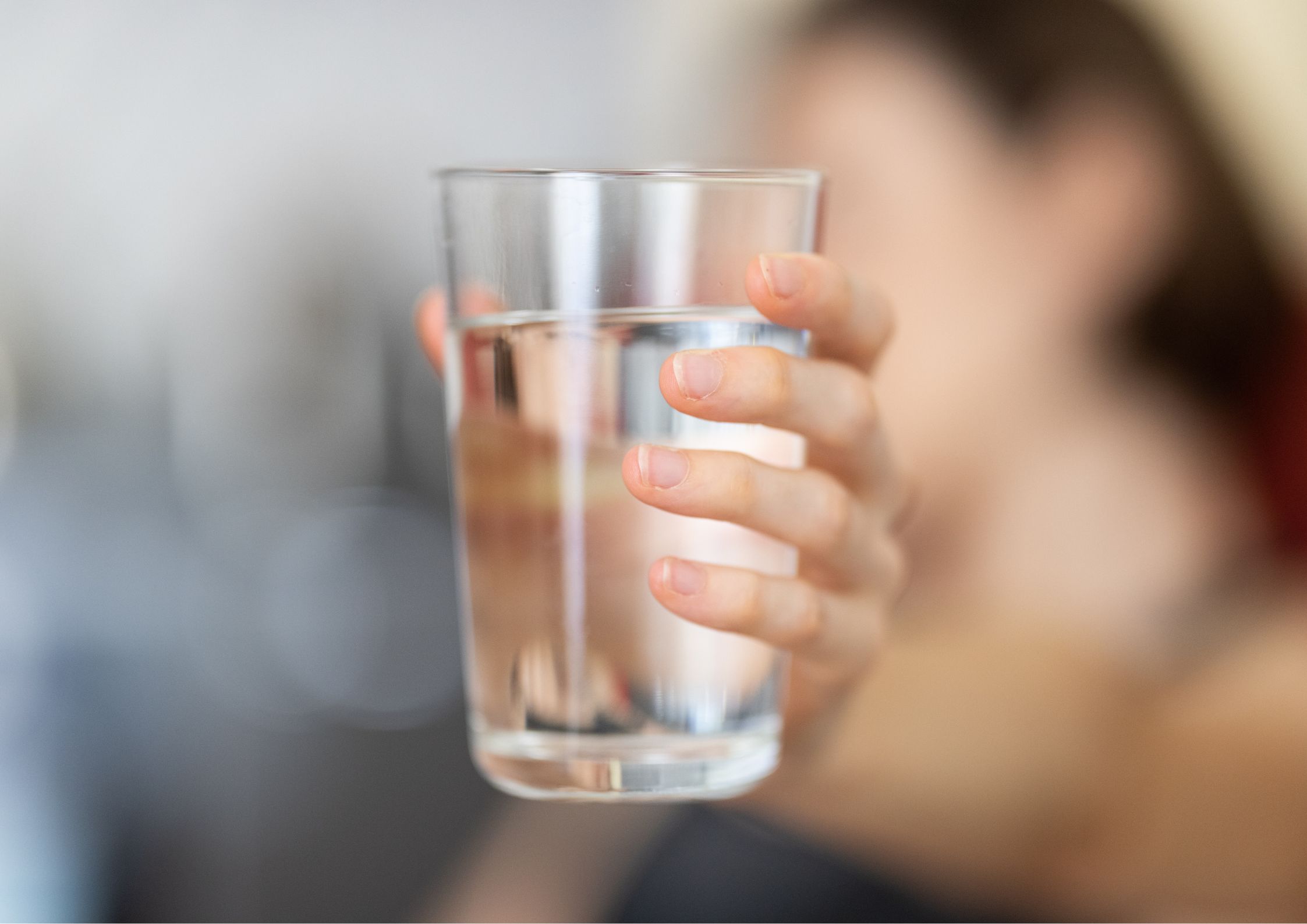 fitnutrijoy-blogartikel-getraenke-02 Wasser im Glas